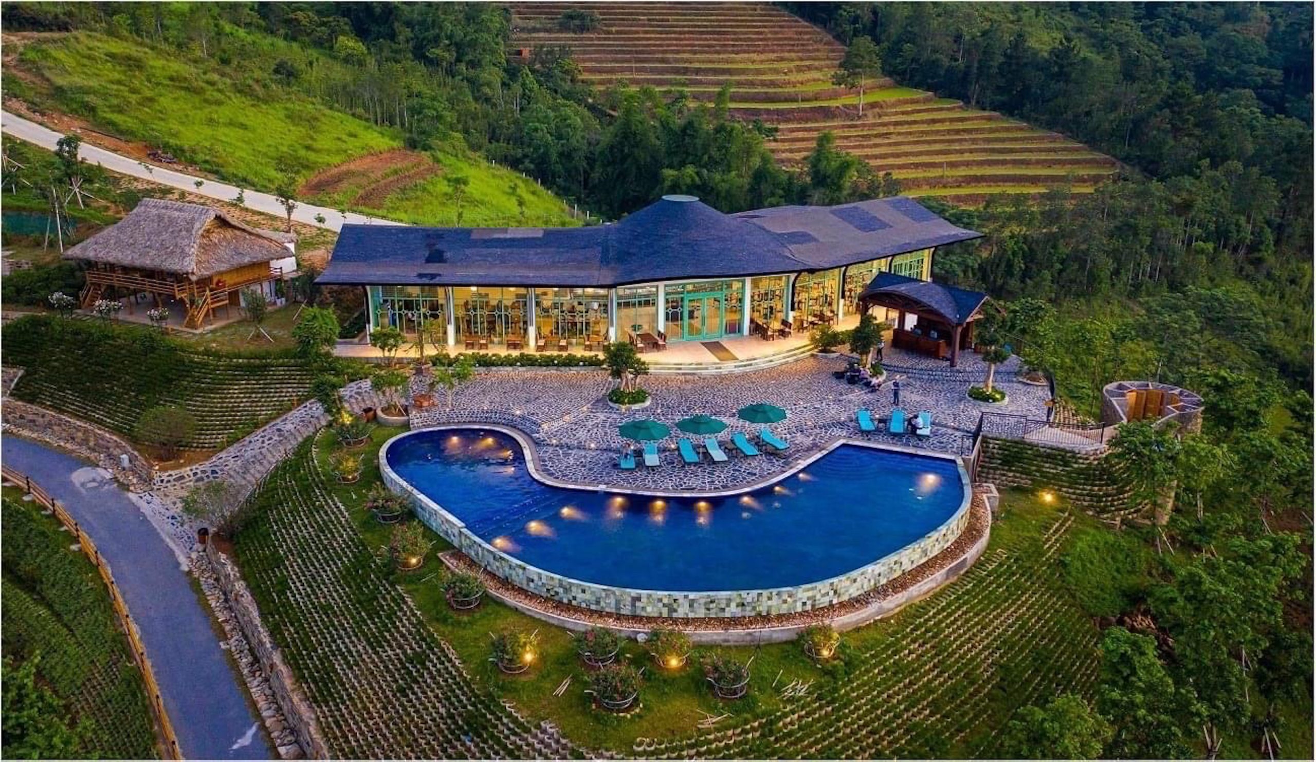Nhà Hàng Cổng Trời